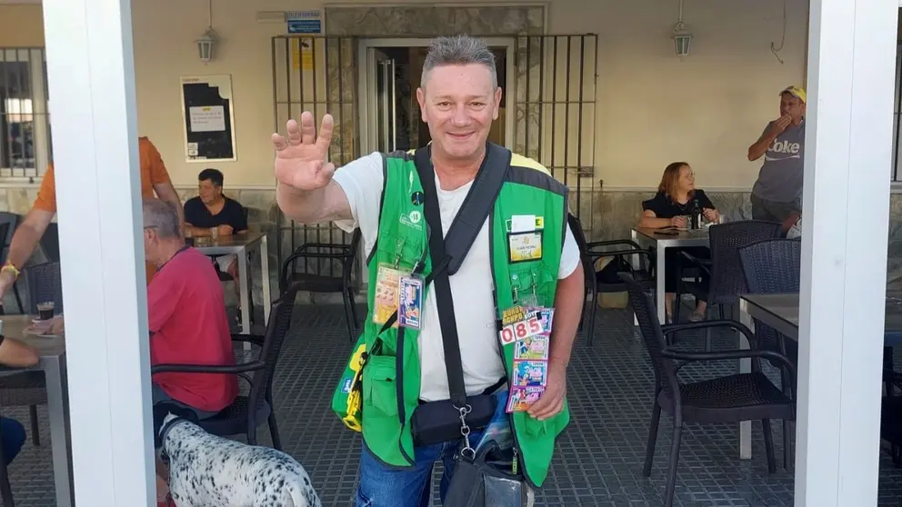 Juan Pinte&ntilde;o, vendedor de la ONCE en Trebujena