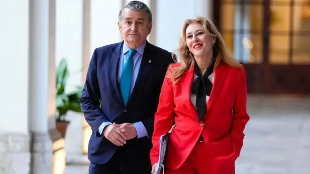 Antonio Sanz, junto a la consejera de Econom&iacute;a Carolina Espa&ntilde;a
