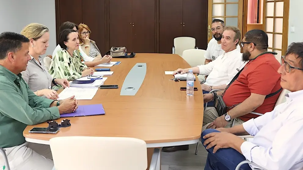 Reuni&oacute;n mantenida por Nela Garc&iacute;a con los comerciantes del mercadillo de los s&aacute;bados de Jerez
