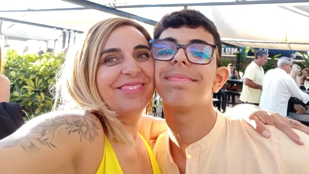 In&eacute;s Mart&iacute;nez junto a su hijo Hugo