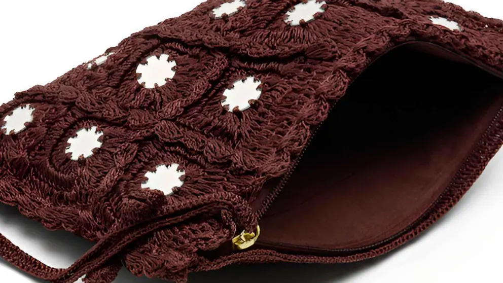 Bolso de fiesta de crochet con aplicaciones decorativas y cierre de cremallera Parfois en El Corte Ingl&eacute;s