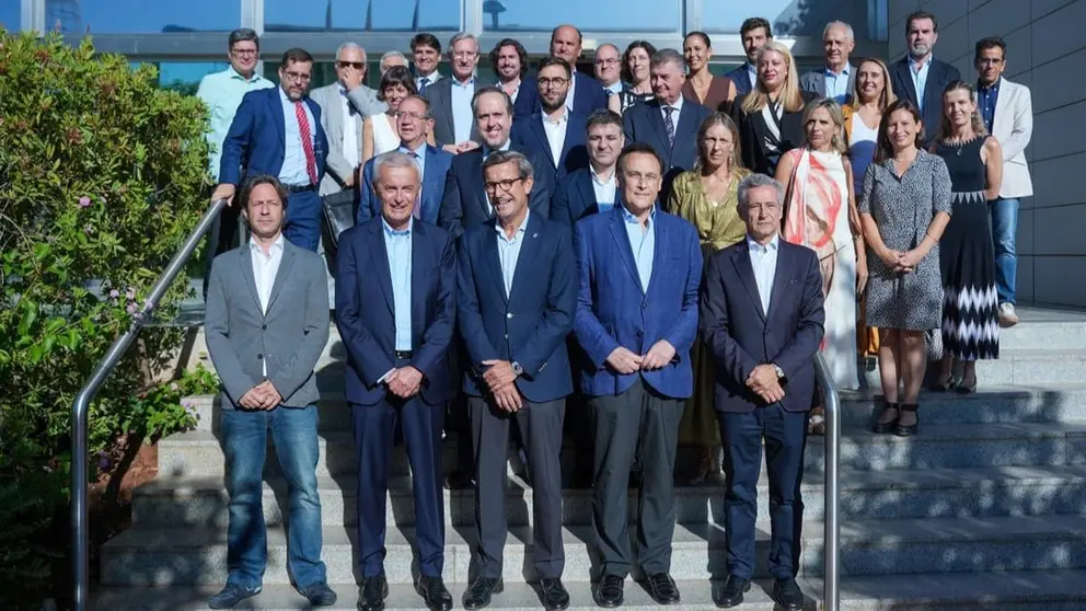 Foto de familia con motivo de la firma de un protocolo de cooperaci&oacute;n
