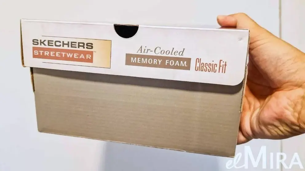 Caja de zapatillas de Skechers