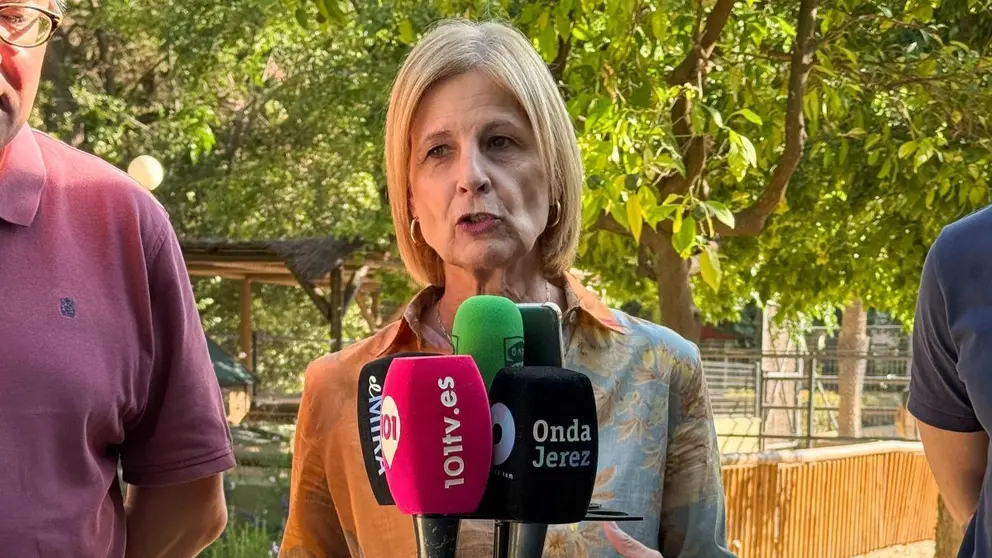 Mar&iacute;a Jos&eacute; Garc&iacute;a-Pelayo, durante su visita a la Escuela de la Naturaleza | Cristo Garc&iacute;a