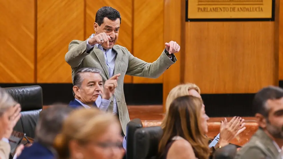 Juanma Moreno ha adquirido un nuevo compromiso para mejorar la atenci&oacute;n sanitaria en Andaluc&iacute;a | Salvador L&oacute;pez Medina