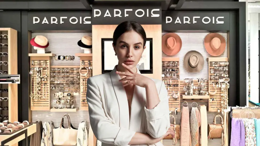 Una mujer a la moda en una tienda de Parfois