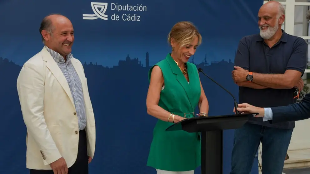 Almudena Mart&iacute;nez, junto a Juancho Ortiz y Javier Vidal