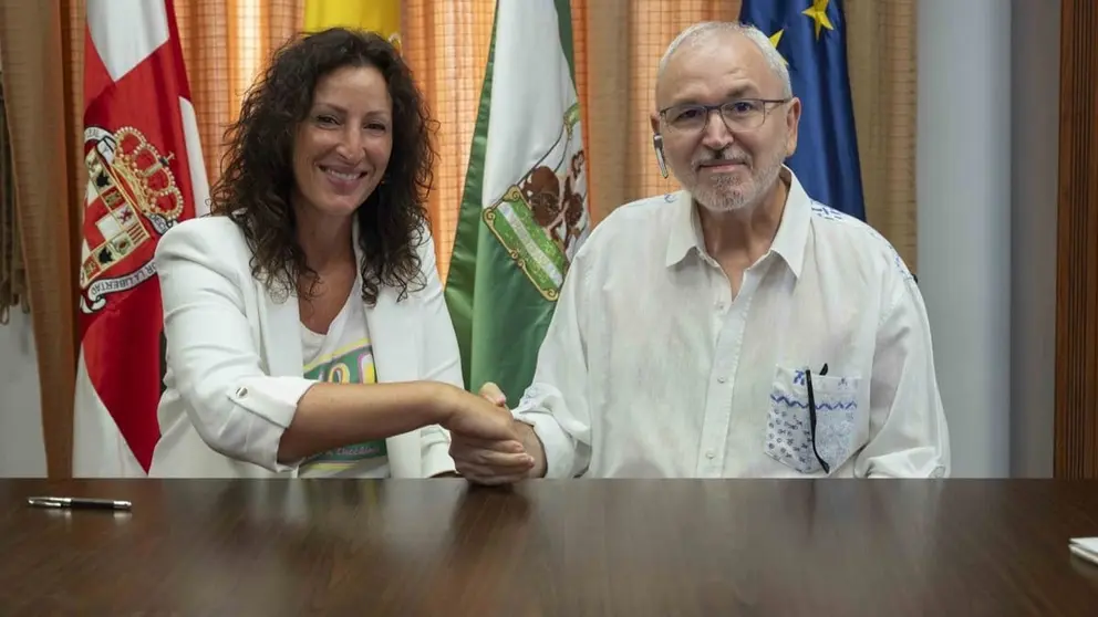 La alcaldesa de Almer&iacute;a, Mar&iacute;a del Mar V&aacute;zquez, y el presidente de Verdiblanca, Antonio S&aacute;nchez de Amo