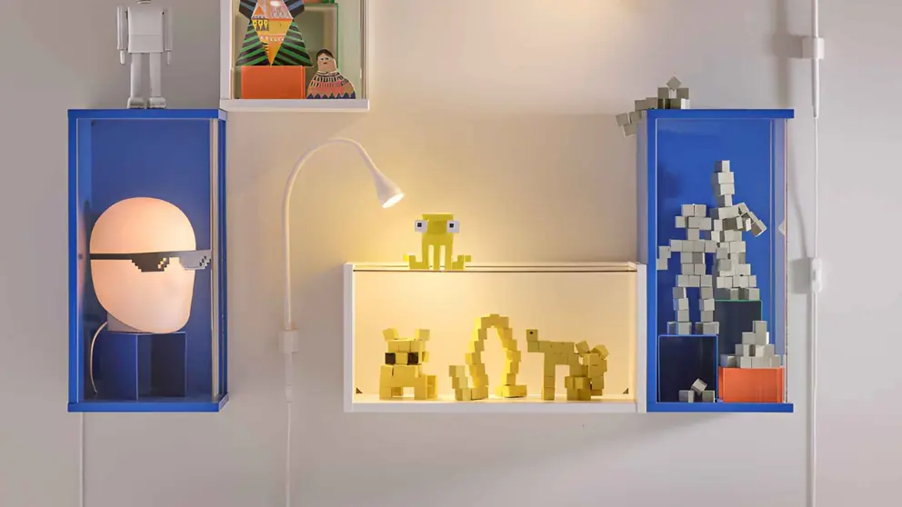 Mueble vitrina de la serie BR&Auml;NNBOLL de Ikea