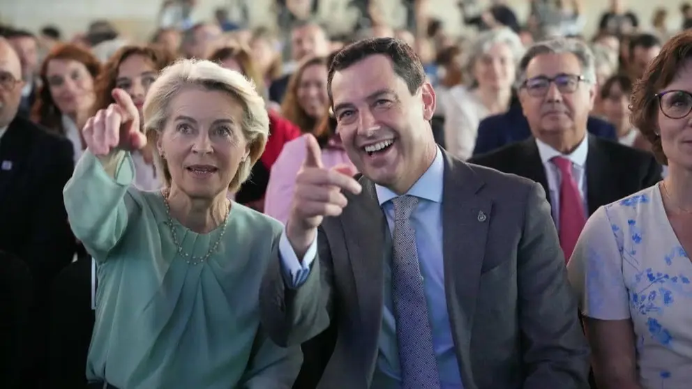 Juanma Moreno, junto a &Uacute;rsula Von der Leyen