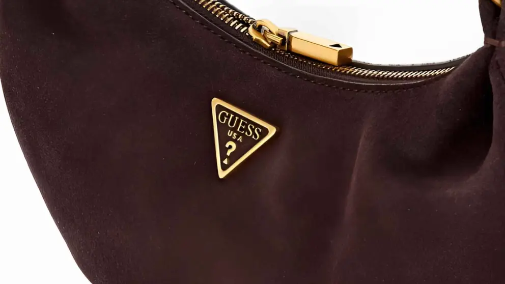 Bolso de hombro de ante con cierre cremallera Guess de El Corte Ingl&eacute;s