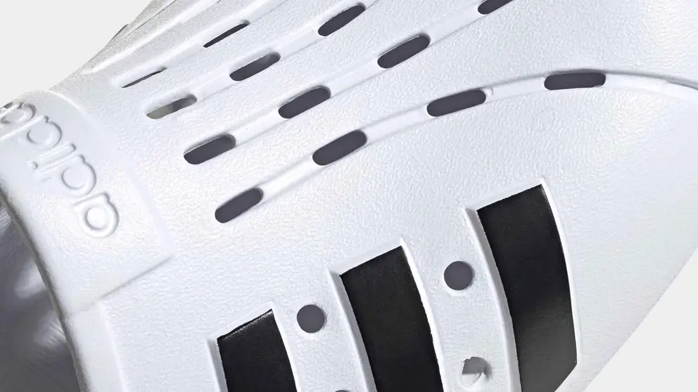 Zueco Adilette de la marca Adidas