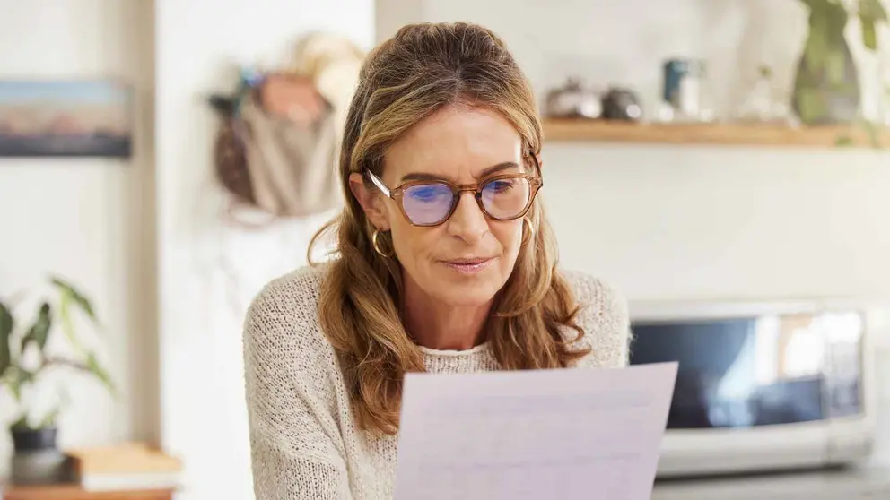 Una pensionista preocupada por el estado de su pensi&oacute;n de la Seguridad Social