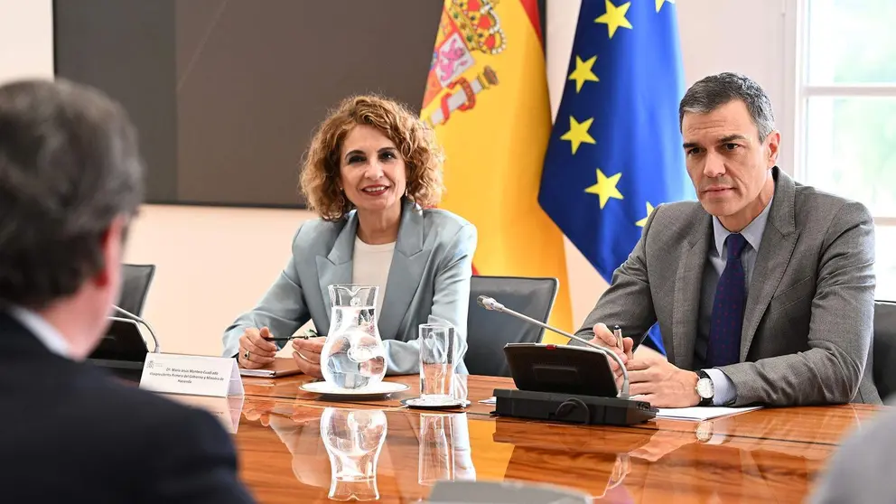 Mar&iacute;a Jes&uacute;s Montero y Pedro S&aacute;nchez