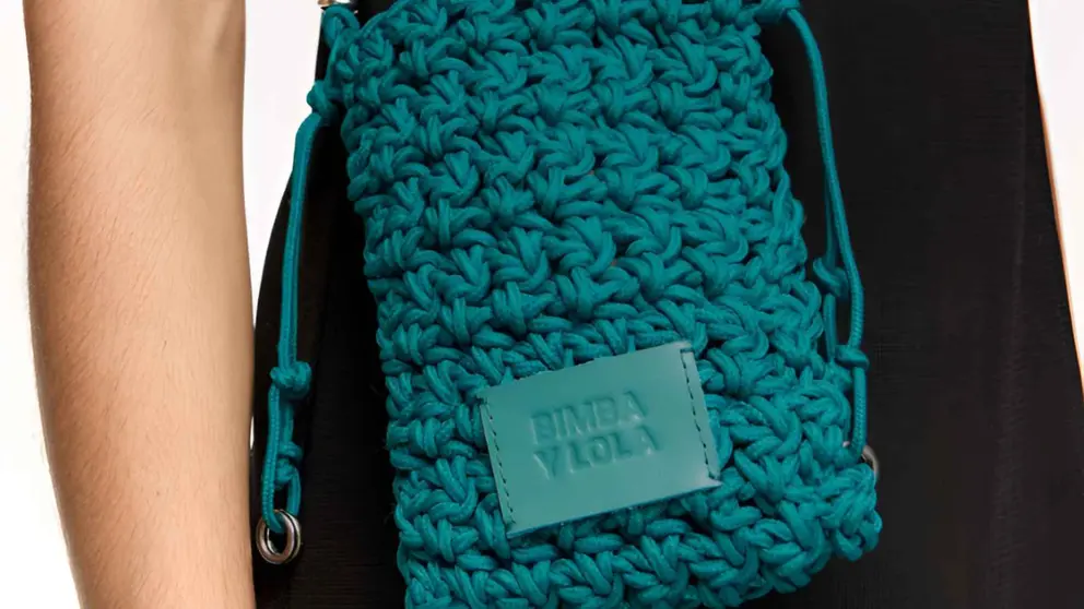 Bandolera lisa con logo de Bimba y Lola