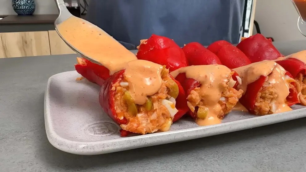 Pimientos del piquillo rellenos de at&uacute;n, el plato veraniego m&aacute;s vers&aacute;til y sabroso