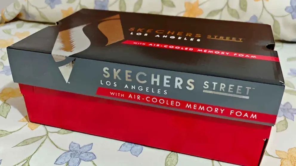 Caja de zapatillas de Skechers