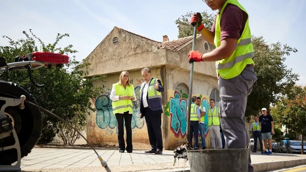 La limpieza de imbornales en Granada entra en su fase final