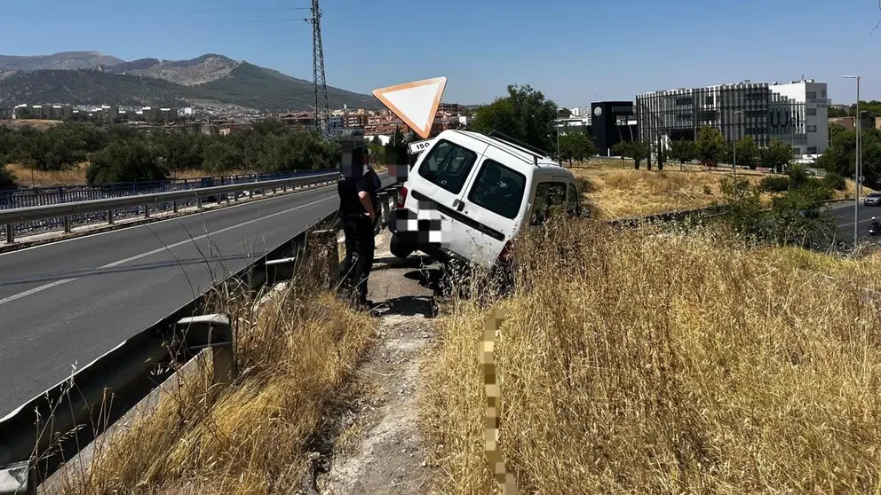 Una furgoneta volcada en Ja&eacute;n, en una imagen de archivo