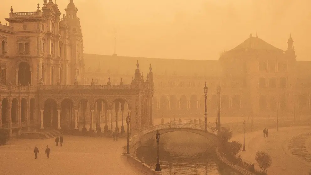 Recreaci&oacute;n de Plaza de Espa&ntilde;a en Sevilla inundada de polvo suspensi&oacute;n sahariano - El MIRA