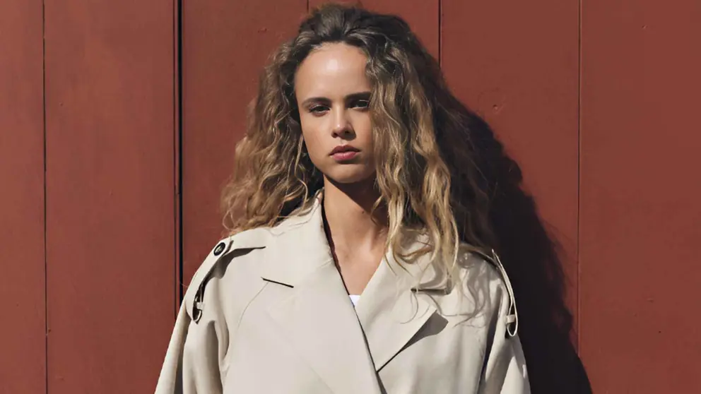 Trench corto cruzado de Zara