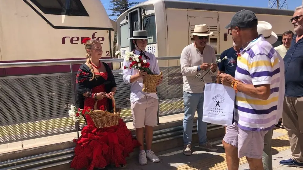 La singular protesta de la Mesa del Ferrocarril de Almer&iacute;a