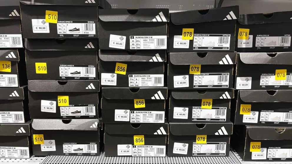Cajas de zapatillas de Adidas