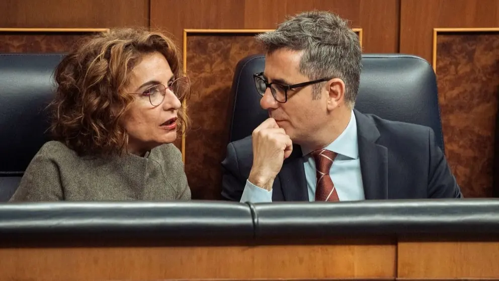 Mar&iacute;a Jes&uacute;s Montero, junto al ministro F&eacute;lix Bola&ntilde;os