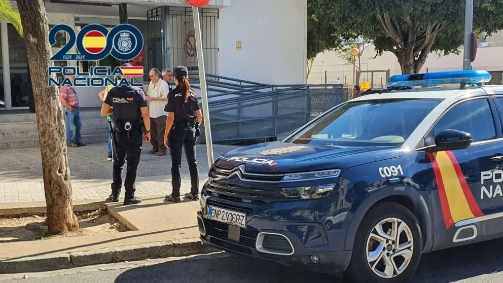 La Polic&iacute;a Nacional en el centro de salud de San Benito en Jerez
