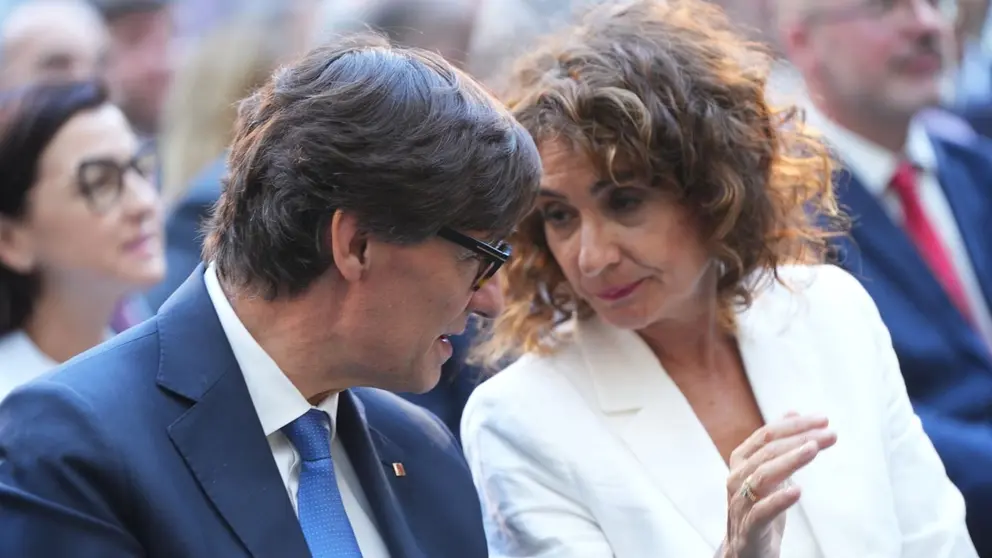 La ministra Mar&iacute;a Jes&uacute;s Montero, junto al presidente de la Generalitat Salvador Illa