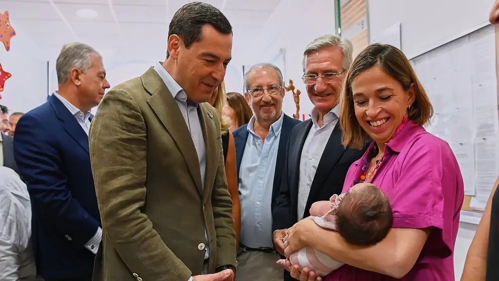 Juanma Moreno ha destacado el esfuerzo de la Junta de Andaluc&iacute;a por la educaci&oacute;n infantil | Salvador L&oacute;pez Medina