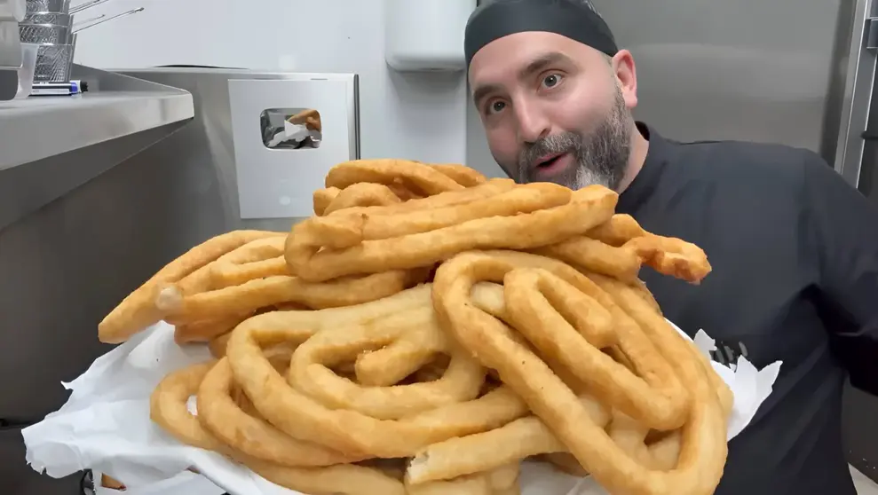 El truco del agua caliente que consigue churros m&aacute;s crujientes y porras m&aacute;s esponjosas