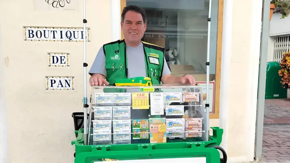 Manuel Barbero vendedor de la ONCE