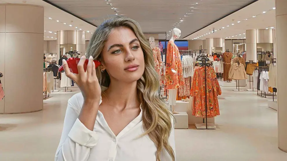 Interior de tienda ZARA desde escaparate