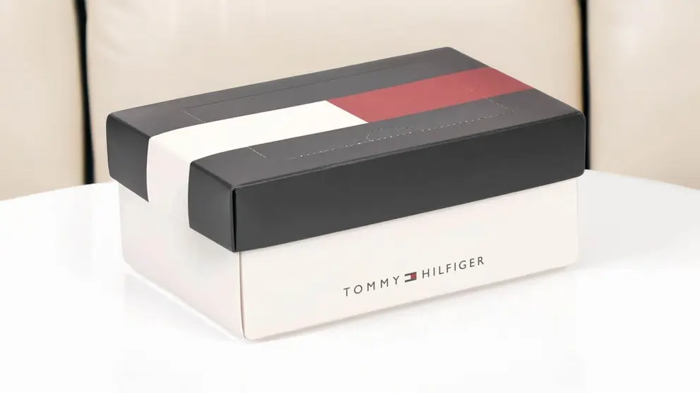 Caja de zapatillas Tommy Hilfiger