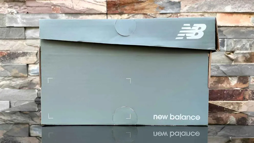 Caja de zapatillas New Balance