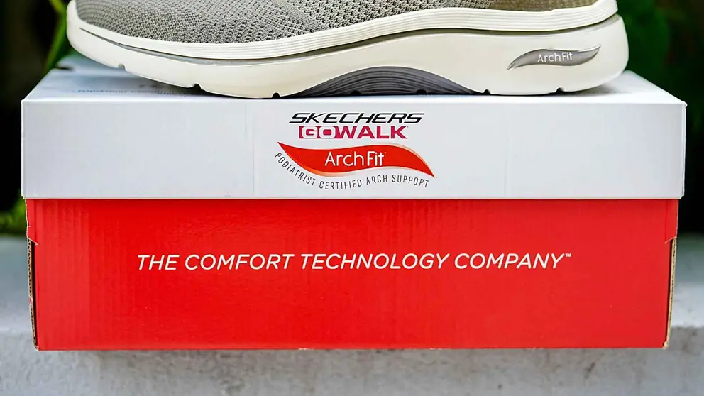 Caja de zapatillas de Skechers