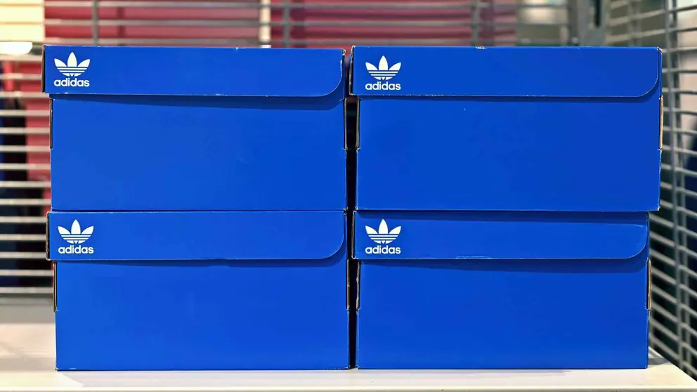 Cajas de Adidas