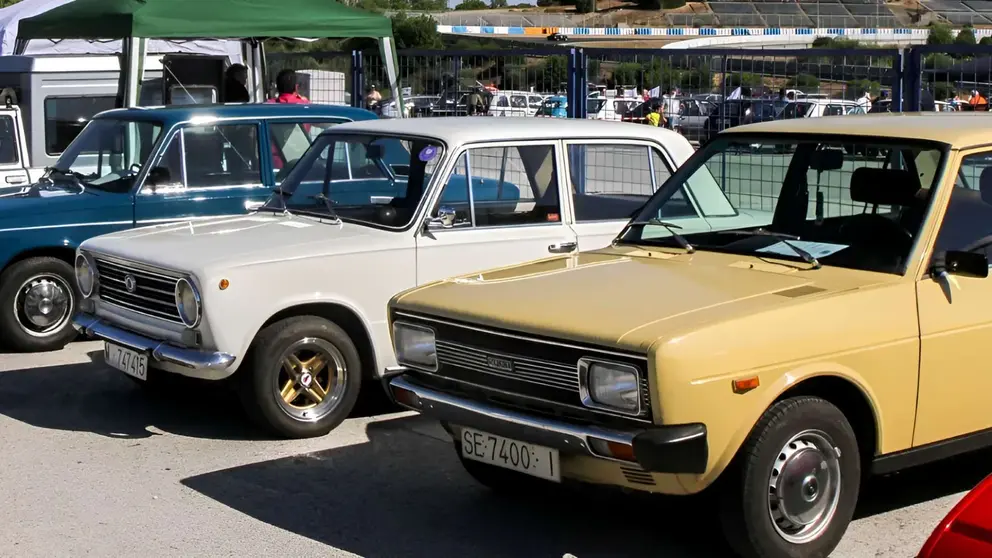 Exposici&oacute;n de coches cl&aacute;sicos en el Circuito de Jerez