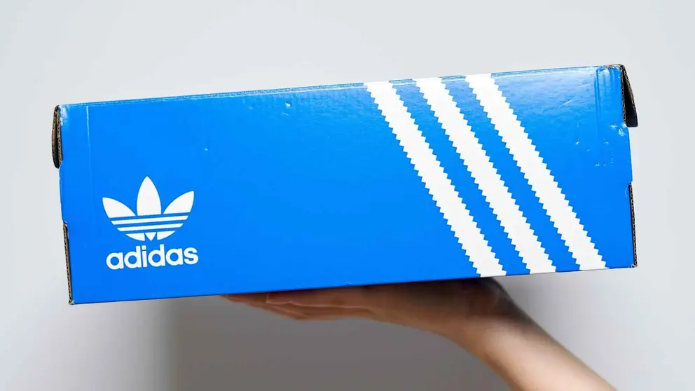 Caja de Adidas