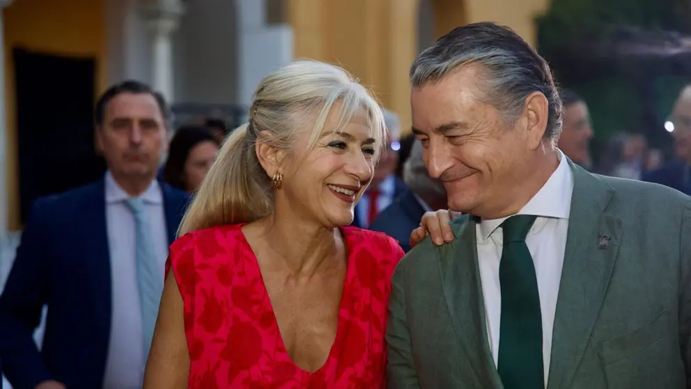 Antonio Sanz, junto a Patricia del Pozo