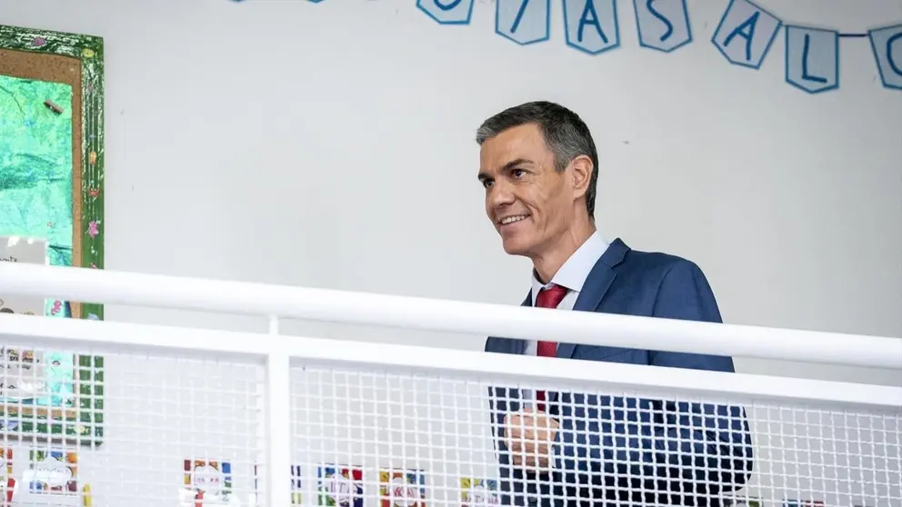 El presidente Pedro S&aacute;nchez, durante la visita a una escuela infantil en Legan&eacute;s.