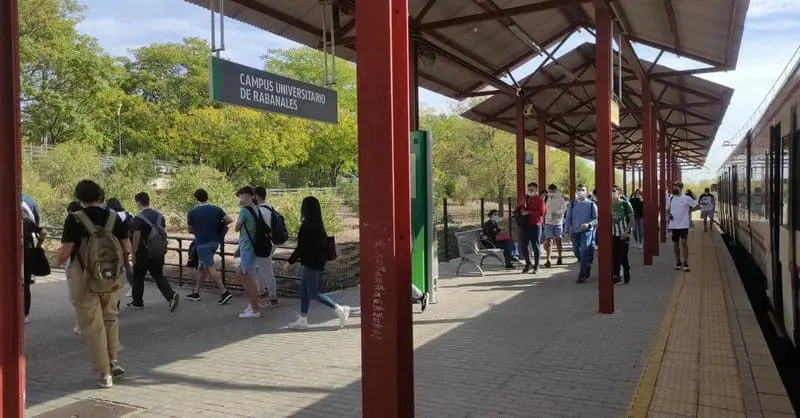 J&oacute;venes sufren a diario el p&eacute;simo funcionamiento de Renfe en la provincia de C&oacute;rdoba