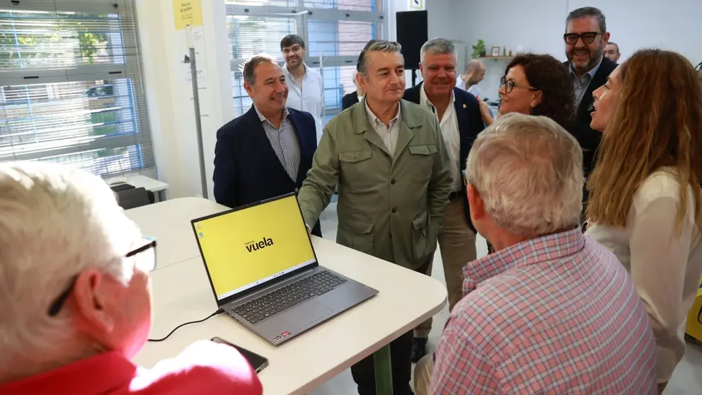 Antonio Sanz ha inaugurado un Punto Vuela en Mairena del Alcor