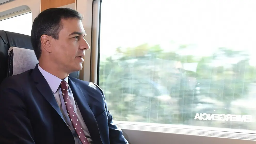 Pedro S&aacute;nchez en un tren