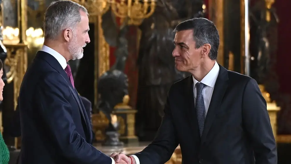 Pedro S&aacute;nchez saluda al Rey Felipe VI