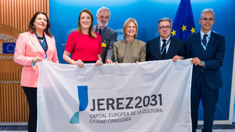 Mar&iacute;a Jos&eacute; Garc&iacute;a-Pelayo con la presidenta del Parlamento Europeo