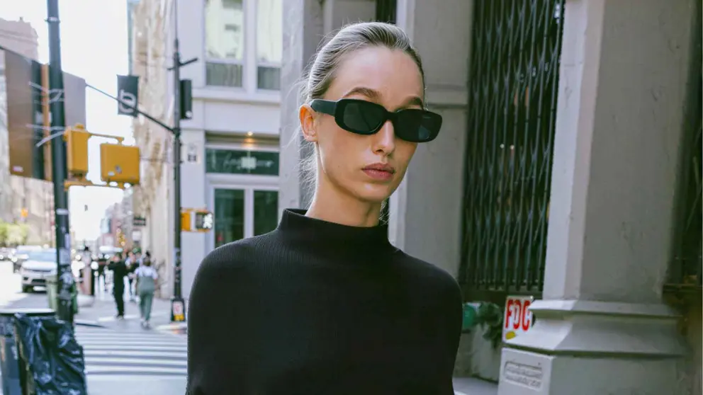 Vestido de punto con cintur&oacute;n de Zara