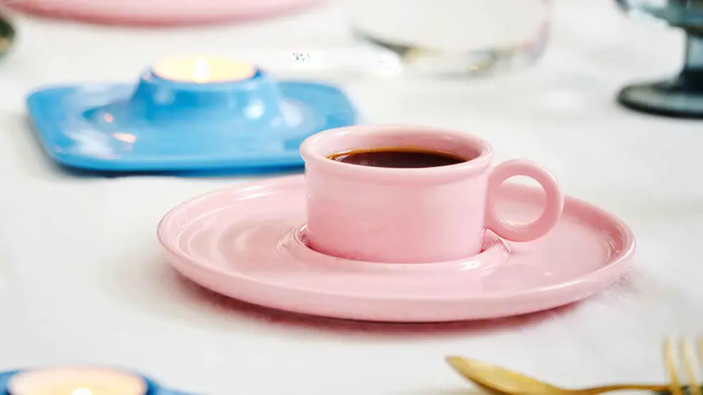 Taza con plato rosa VINTERFINT de Ikea
