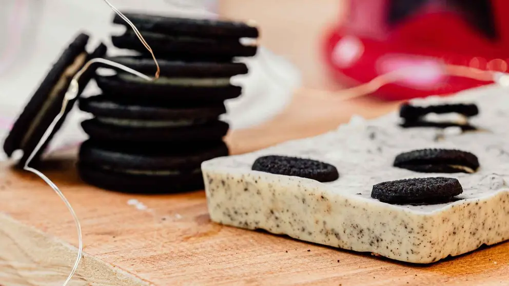 Turr&oacute;n de chocolate blanco con galleta Caocream Hacendado de Mercadona